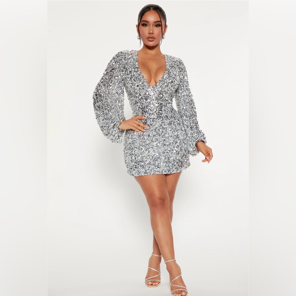 ✨ NWT Silver Sequin Long Sleeve Mini Dress – Deep V Neck Glam Party Dress ✨